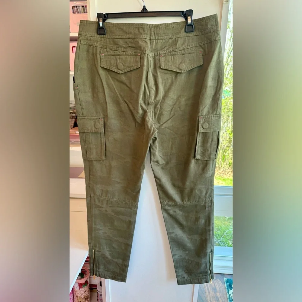 Trina Turk Isley Cargo Pants Size 10 NWT Olive Jacquard Camo, Pink Stitch, $278 - Picture 9 of 12